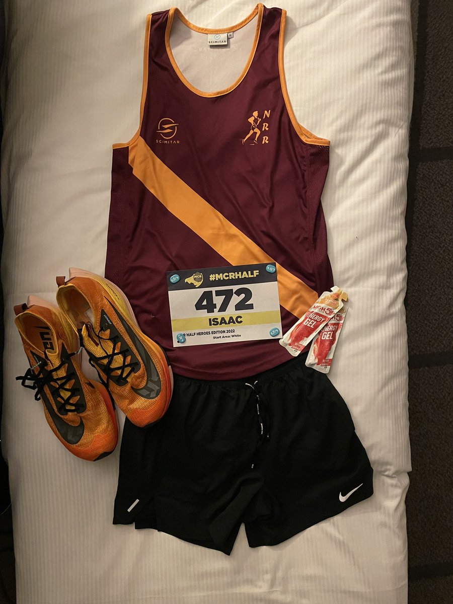 IsaacTipler's tweet image. The customary flat lay before tomorrow’s @ManchesterHalf. #running #ukrunchat #runner #halfmarathon #manchesterhalf