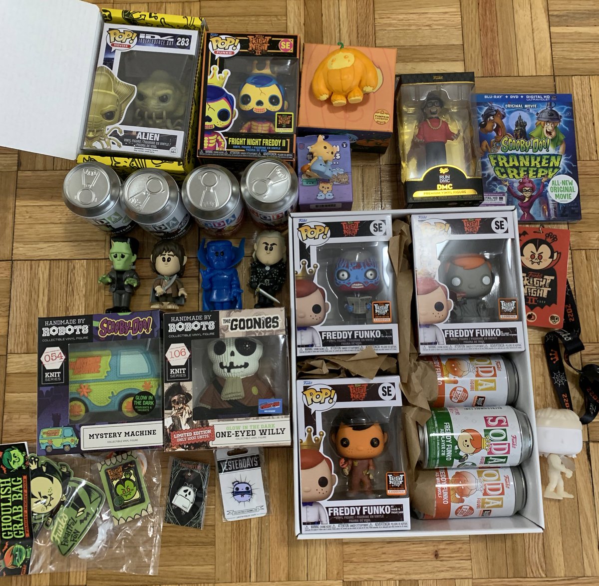 My #NYCC and #FunkoFrightNight haul!!! I had sooooooo much fun yesterday. Prevented myself from buying a lot more things 😂
I can’t believe it’s already over, I got to meet so many amazing people (apologies to those I missed!!) and had a blast. 
By far a fantastic first con!!!