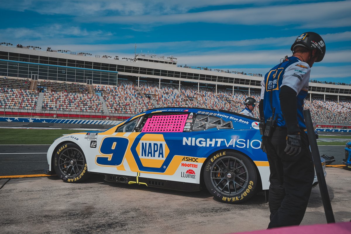 Our drivers are honored to take part in "Window of Hope" and show our support to breast cancer survivors and those continuing to battle breast cancer.