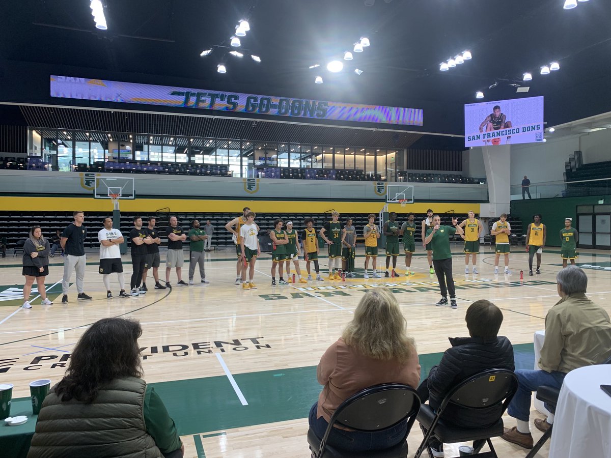 PatOlsonUSFDons's tweet photo. Great event today for @USFDonsMBB season ticket holders. @CoachCeeGee and his staff treated the fans to a full practice. Can’t wait for Nov 7th!
#DonsHoops
#WCCHoops https://t.co/FKoGNzU5rO