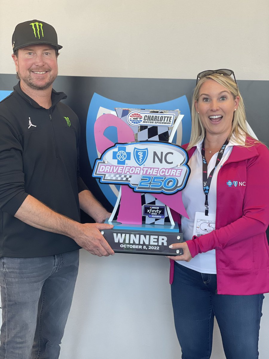 #DriveForTheCure250 <a href="/CLTMotorSpdwy/">Charlotte Motor Speedway</a> raising the starting flag and awareness of #BreastCancer donating funds for research.