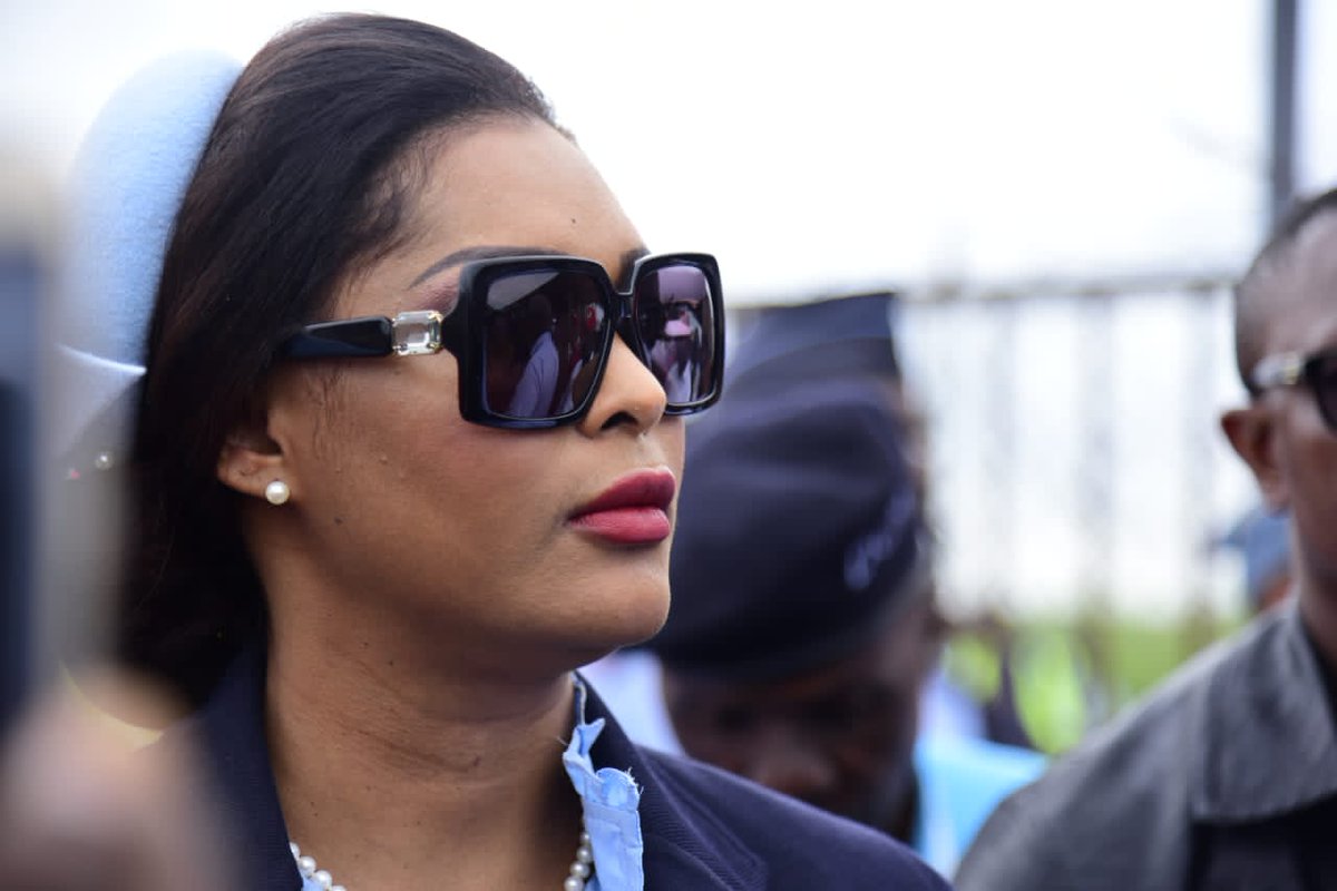 #RDC Richard Pinda de l'UDPS aux arrêts au Parquet de Gombe suite à la plainte de l'épouse de <a href="/VitalKamerhe1/">Vital Kamerhe</a>, <a href="/ChaturHamida/">Hamida Kamerhe</a> , sur le commerce de l'or qu'effectuerai l'épouse de <a href="/VitalKamerhe1/">Vital Kamerhe</a>.(Câbles). <a href="/uncrdc/">UNC_RDC Officiel</a> , <a href="/svknord_kivu/">SVKA-SOUTENONS LA VISION KAMERHISTE</a> , <a href="/LesProKamerhe/">Les Pro Kamerhe</a> .