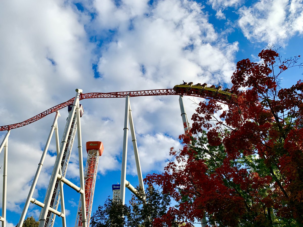 CoasterFiles's tweet image. Stormrunner is so beautiful especially with these lovely fall leaves🍁🎢