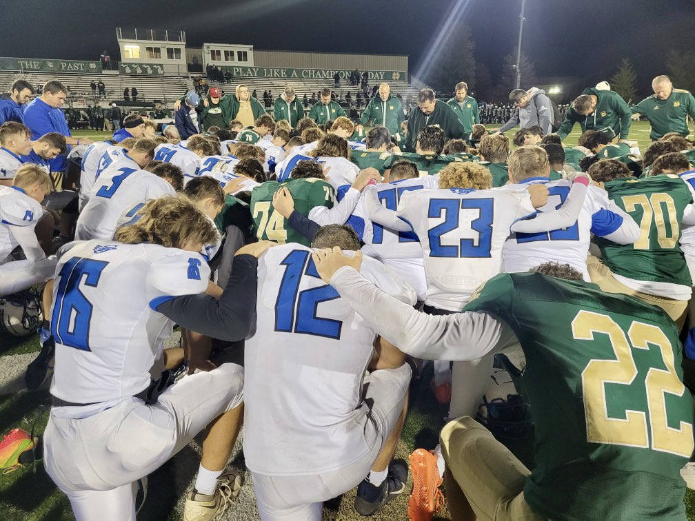 GladwinFootball's tweet photo. Sports bring people &amp; communities together! Thank you @NDPrep_Football for providing the opportunity. 

📷 Kierstin Hale https://t.co/jVzklRrJLz