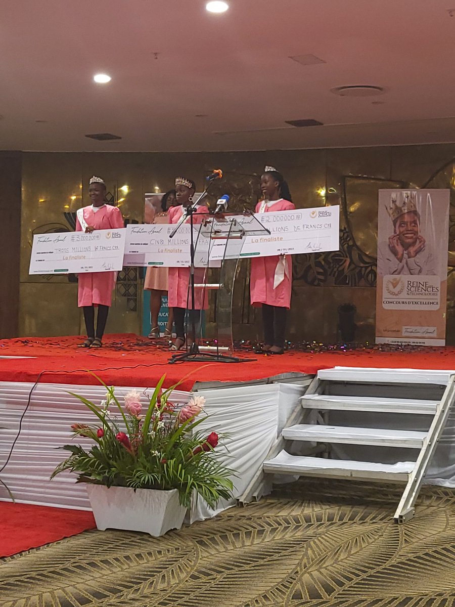 Ayewouadan's tweet photo. Épilogue du concours "Reine des Sciences et Technologies" #228  #Togo félicitations !!!! @AbiraBonfoh
Jeunes et brillantes, Des têtes bien faites ... Au feminin https://t.co/XfAXZPUkcm
