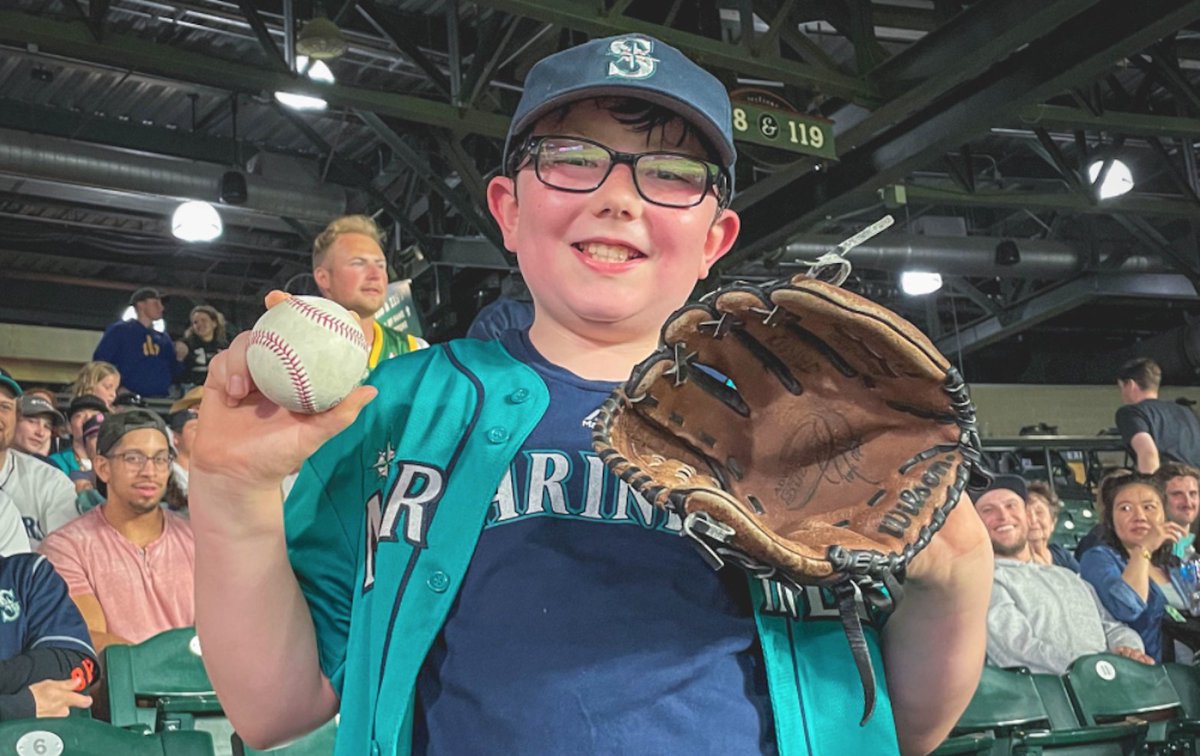 MrWCoffeeDude's tweet photo. FedEx, can you ship this little dude to Toronto ASAP? #LetsGoMariners #RallyTime #RallyFries https://t.co/kOcdWbWt1w