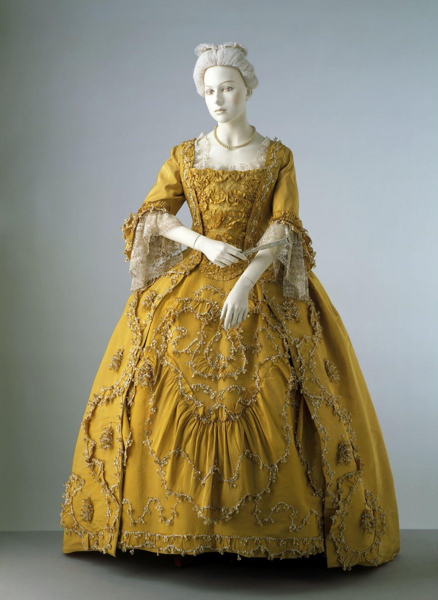 FITfashionstory's tweet photo. 1760s womenswear marks the last decade of the robe à la française’s popularity, and demonstrates the continued Rococo influence on fashion. Read more! https://t.co/gxa6LLOh1p https://t.co/hSA27MbShp