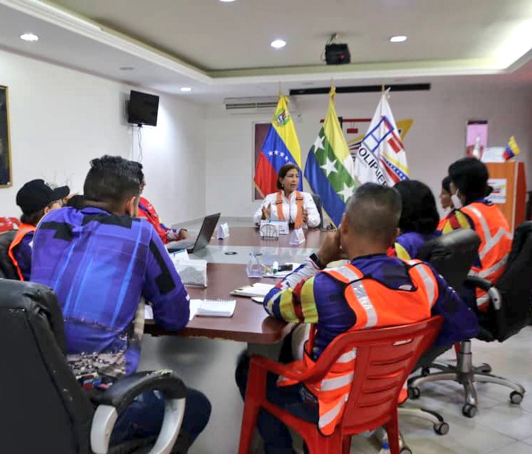 Bolipuertos__ve's tweet photo. 👥️️ Reunión estratégica con tren gerencial del @puerto_guamache es dirigida por la Pdte. #Bolipuertos Alm. @VirguezErika para impulsar visión institucional y las políticas de calidad del servicio en pro de la #VenezuelaPotencia desde el oriente venezolano #VenezuelaVaPaEncima https://t.co/cLzvUnuaNL