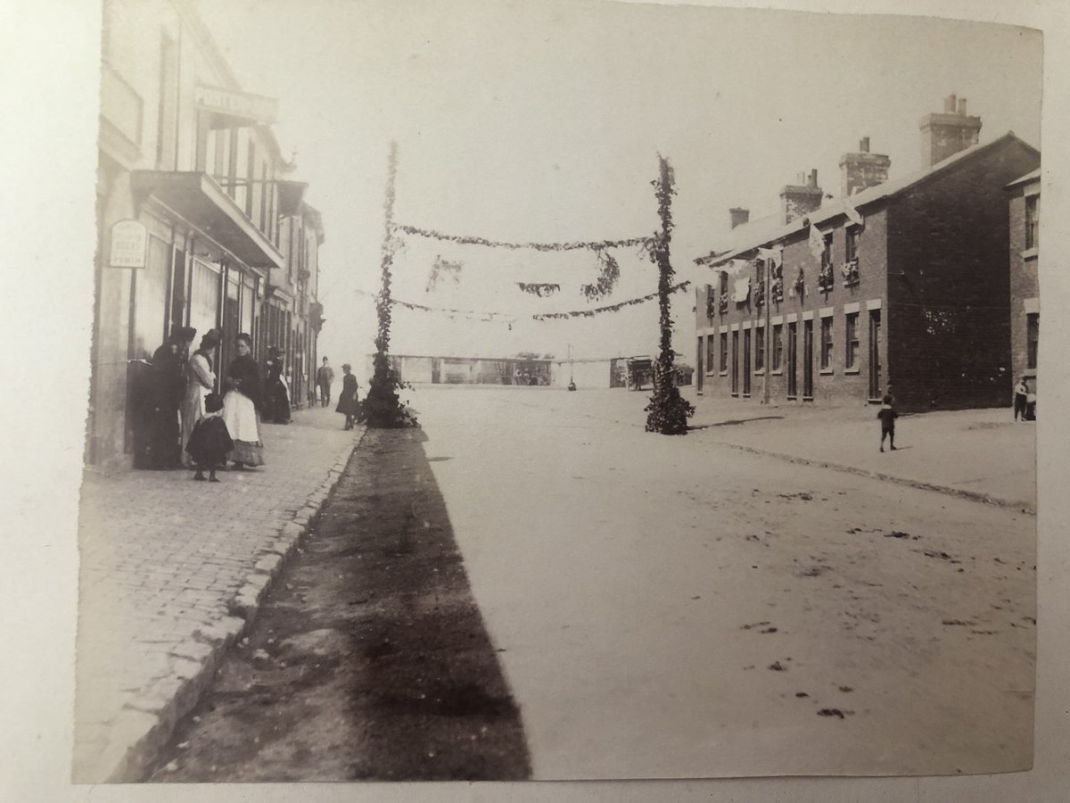 OundleArchive's tweet photo. Would anybody recognise this road/place please? We don’t think it’s Oundle. The photo is from the 1880s. #ArchiveHelp #locationlocationlocation 
#location #whattown https://t.co/EoFi7eZ4S6