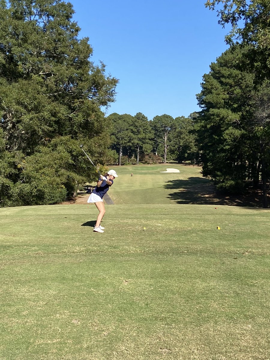 PaigeGreco5's tweet photo. Day 1 of NAJG Tournament at Monroe Golf and Country Club https://t.co/dgMkQjkqzO