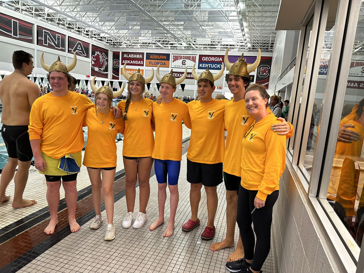 SVVikingsSports's tweet image. Seniors and Coach Davis! @SwimSpring @SV_Vikings