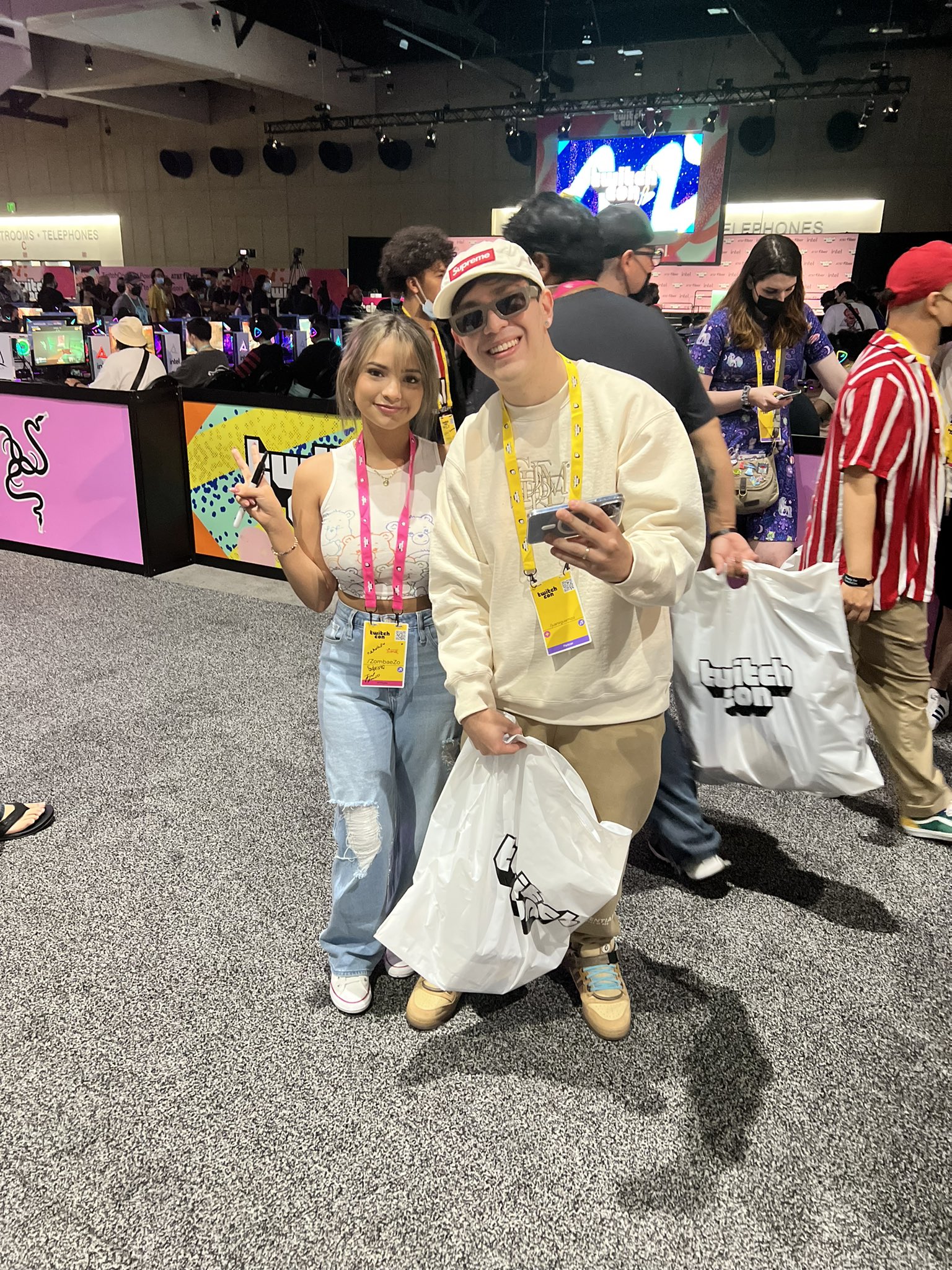 Zombae🧟‍♀️ on Twitter: "chased this man down! https://t.co/Qwu0Ub4WWr