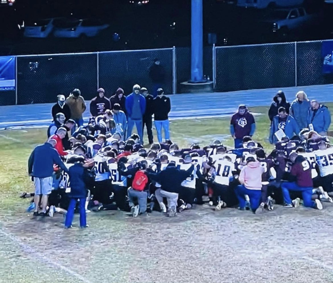 CoachDBark's tweet photo. The Prestonsburg players and coaches came over after the game and said they wanted to have prayer with us. Such genuine kindness was touching. Very thankful for my friendship with @CoachBrewer94 and for the respect between our 2 programs. #1stclass #biggerthanagame #BK9 https://t.co/kiyumLsCQn