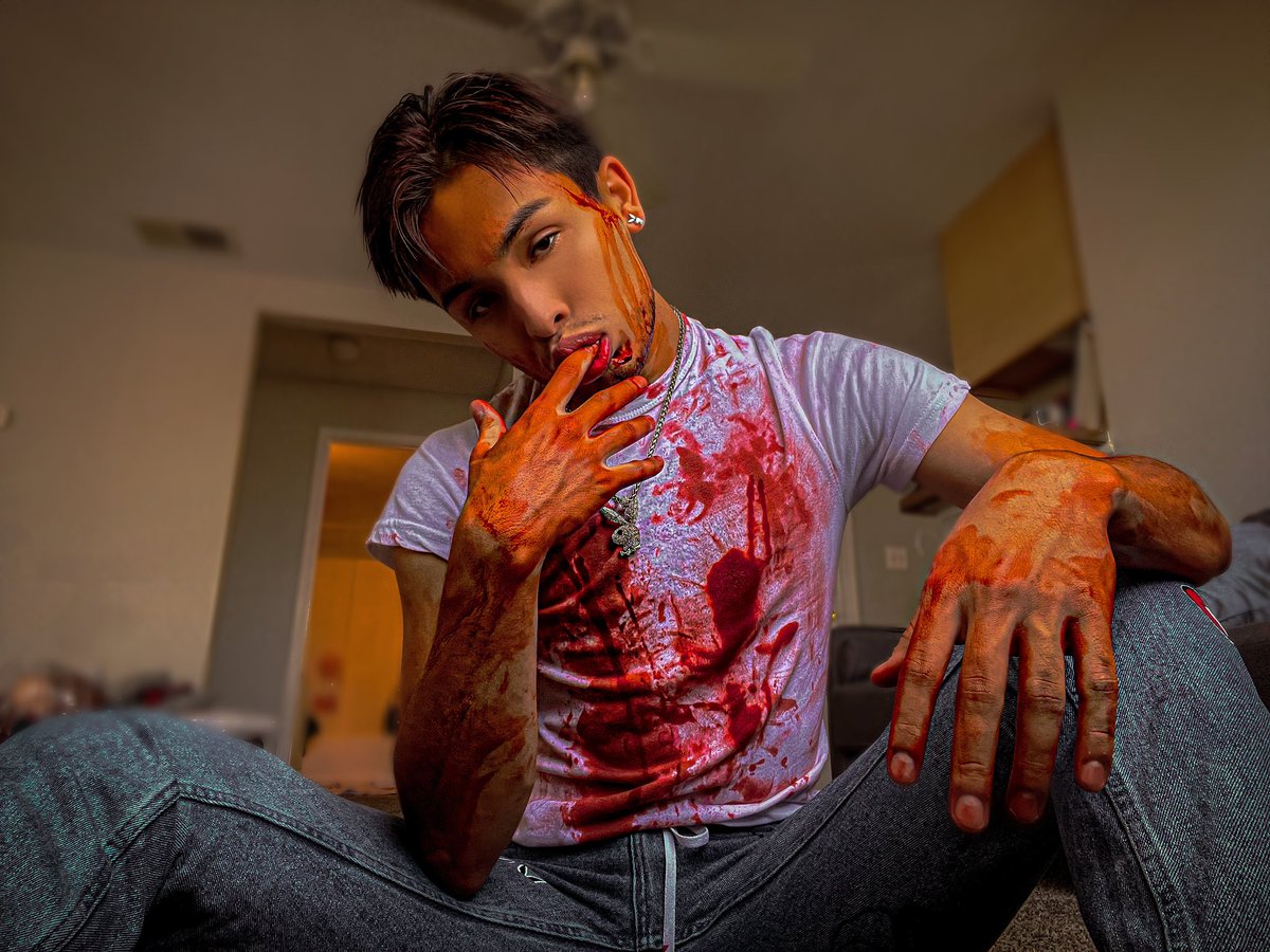jodyphag's tweet photo. what’s your favorite scary movie?🔪 https://t.co/uHW0ZSDzpl