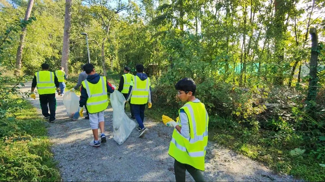 Pfungstadt3's tweet photo. #Müllsammlungaktion Mit
#StadtPfungstadt
#Am08.10.2022
#Ahmadiyya 
#Liebefüralle
@AhmadiyyaDE @AhmadiyyaJugend @KhuddamDE https://t.co/HUpwgFR7R1