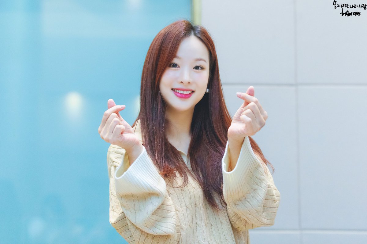 HeoSolJi_com's tweet photo. 221008 EXID 목동 대면 팬싸인회 솔지 직찍 1
어떤걸 써도 찰떡소화😍
https://t.co/PwEHdAcg55
#EXID #EXID솔지 #솔지 #허솔지 #SolJi #ソルジ  #불이나 #Fire #솔지사랑나라사랑 #허솔지닷컴
@EXIDofficial @Solji__Official @EXIDjpofficial https://t.co/81trQ2ea3f