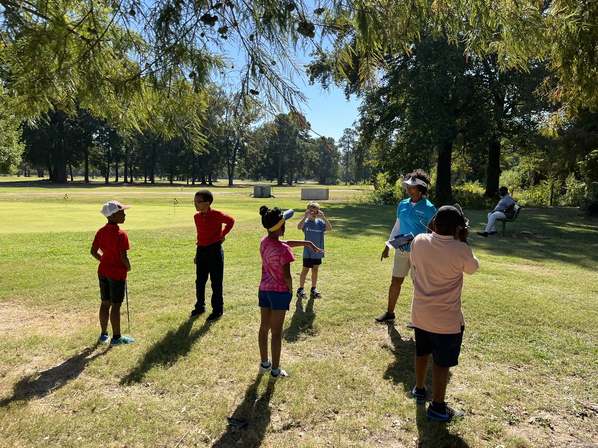 FirstTeeMS's tweet image. Beautiful morning for Saturday Morning Golf &amp;amp; Life Skills Classes #FirstTeeCentralMS #Buildinggamechangers
#golf #youthgolf #FirstTee #fun #friends #lifeskills