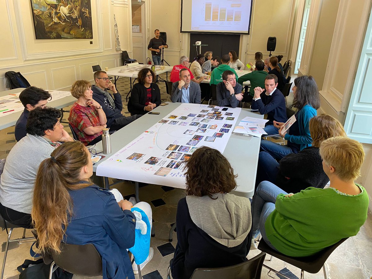AzzazNadege's tweet photo. Travail sur la #FresqueClimat toute  la matinée à partir des constats et recommandations scientifiques du #GIEC, adaptation de nos politiques publiques aussi au niveau local! https://t.co/ZCS5Iel1W5