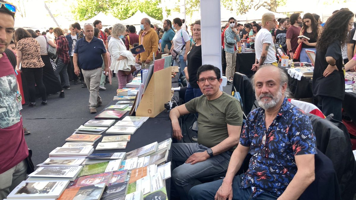 MAGOEditores's tweet photo. Los escritores Iván Quezada, Víctor Hiyden y Boris Hiche firman su libros en el espacio de MAGO Editores, en la 11a Primavera del Libro

➡️​ https://t.co/UDsaxQfG2W

#primavera #firmas #libros #MAGO #MAGOeditores #octubre https://t.co/hj7HI6NTja