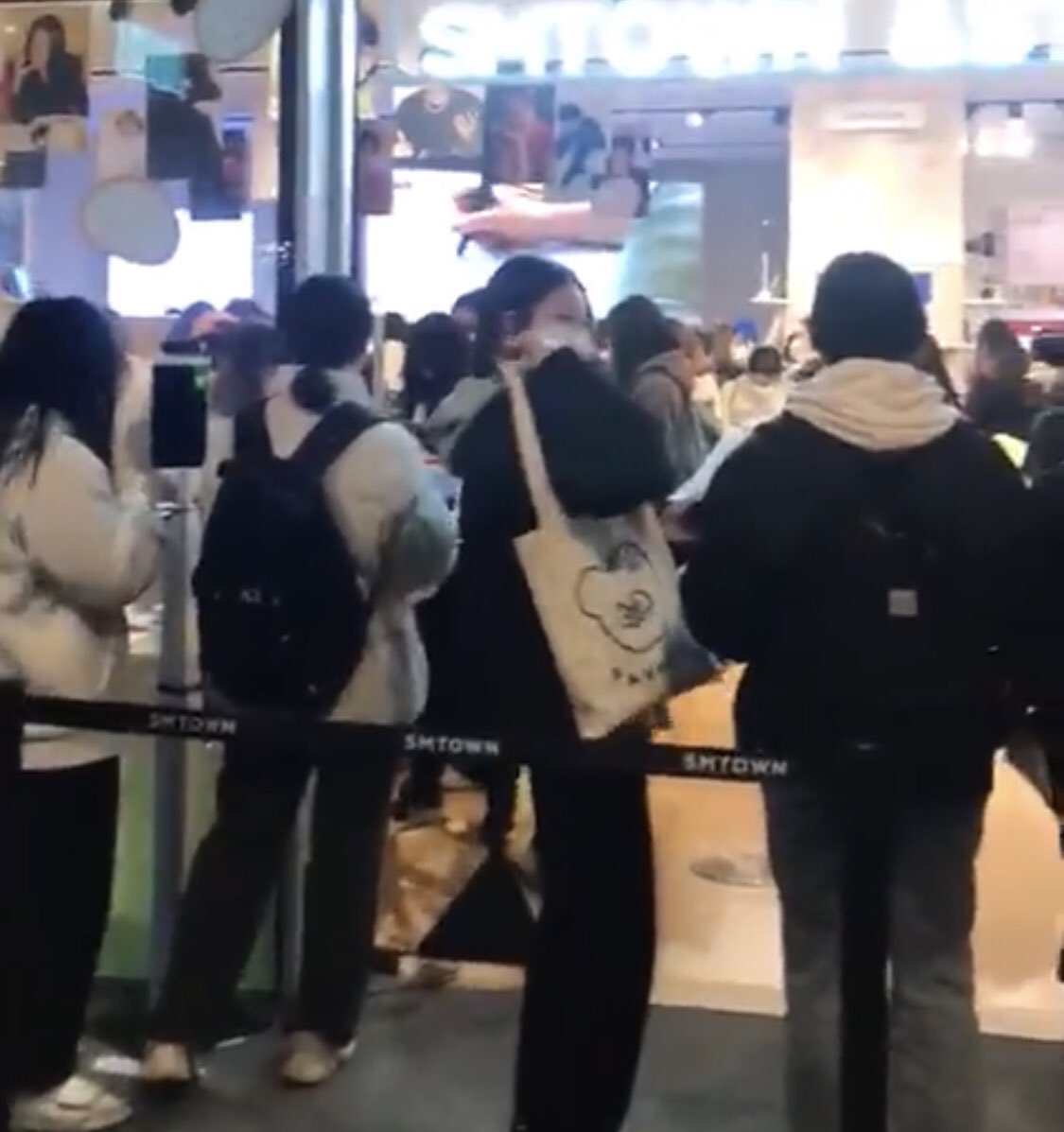 byunky_'s tweet photo. Remember when Teolaegi was first released and everyone went crazy? It became a "Celebrity Doll" in an instant.

Baekhyun you will ALWAYS be famous. https://t.co/PoTRIXk6dP