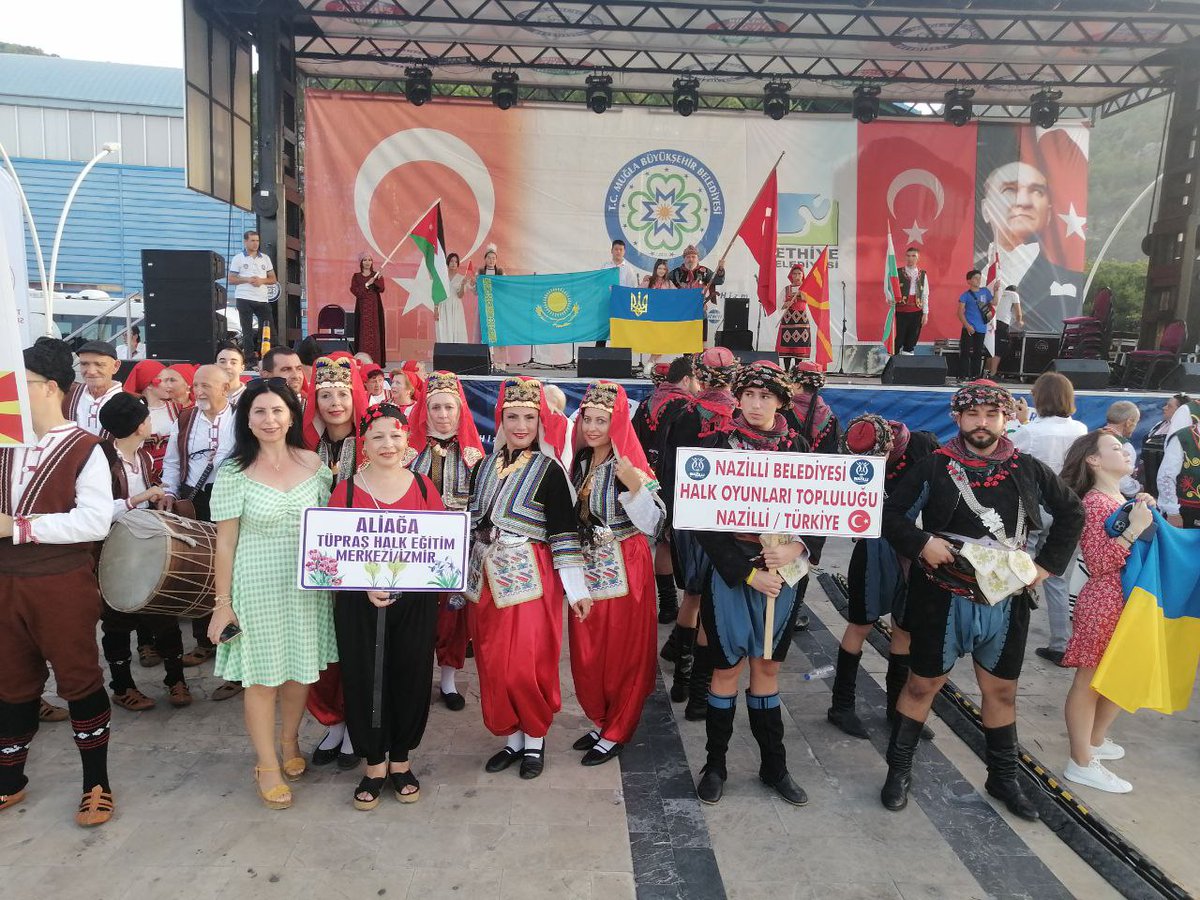 Fethiye halk oyunları festivalindeyiz.