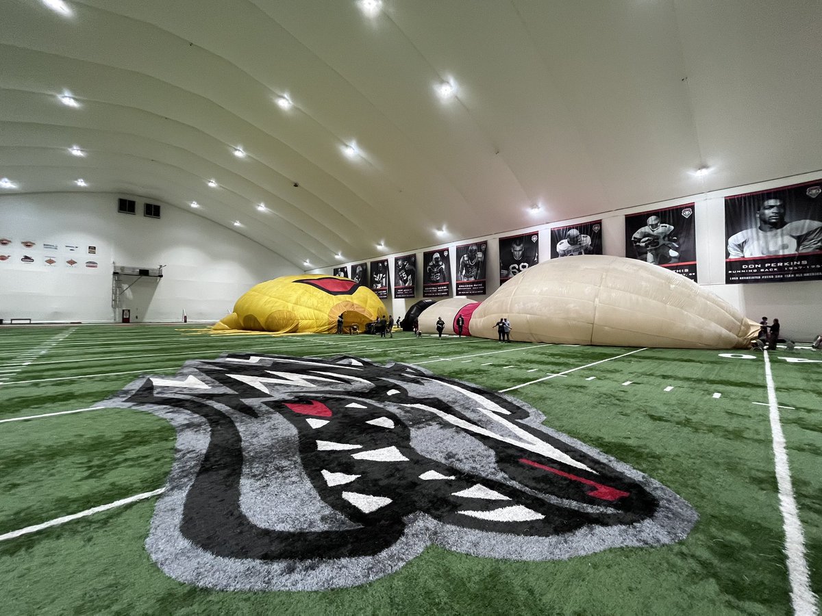 UNMLOBOS's tweet photo. We LOVE balloon Fiesta, but last night’s rainstorm that popped up out of nowhere could permanently damage a balloon if it stays wet.

Whelp, these balloon needed a big space to dry out…and we helped! #GoLobos https://t.co/CAAEZXvvK3