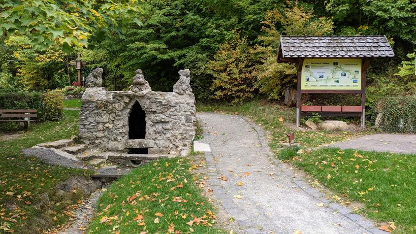 Sabine_MD's tweet photo. Bei wechselhaftem Herbstwetter und toller Laubfärbung ging es heute von Leinefelde zur #Unstrutquelle und endlich wieder auf dem #Unstrutradweg durch das tolle Reisersche Tal bis #Mühlhausen zum Campingplatz Am Schwanenteich https://t.co/9OM9KzIN7h