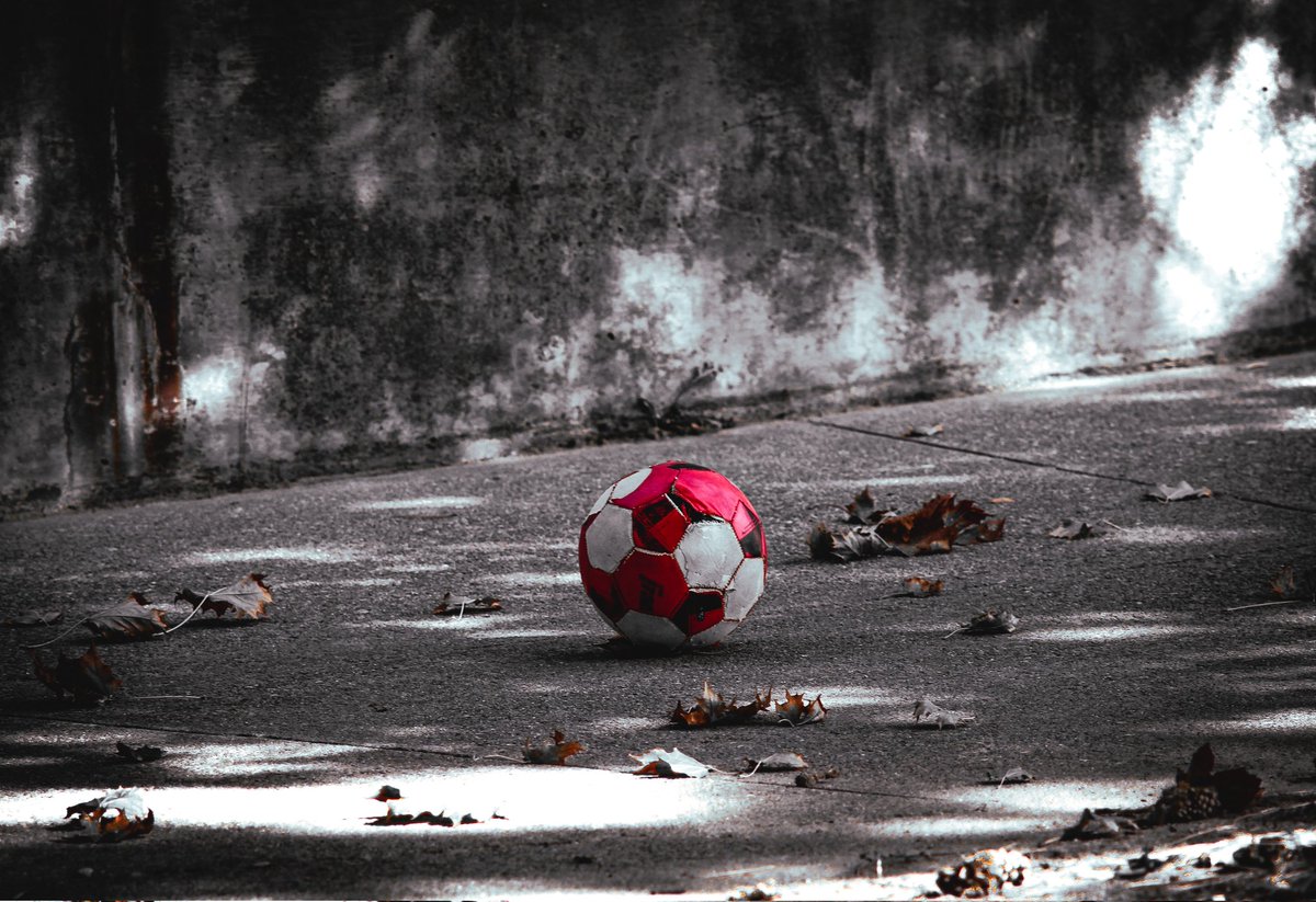 SepiaShutterbug's tweet image. One photograph can have you thinking about so many things. What do you feel/see when you look at this image?