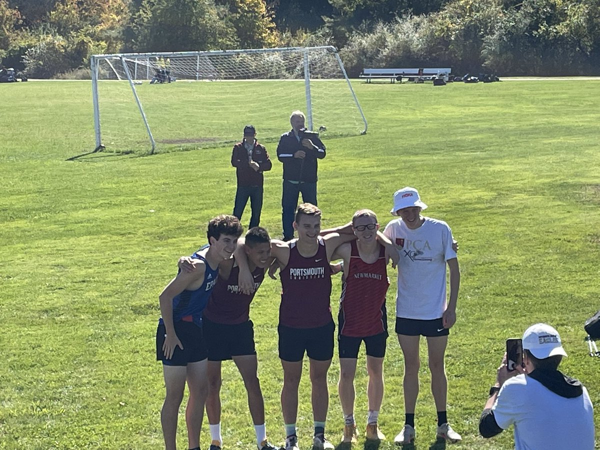 NewmarketXC_TF's tweet photo. Girls take 4 of the 5 top spots and Jaron takes 2nd. Girls team takes 1st. #PCAPumpkin #PumpkinSpiceLatte #Foliage #WeAreSpeed #MulesDub https://t.co/zXYEmxLldp