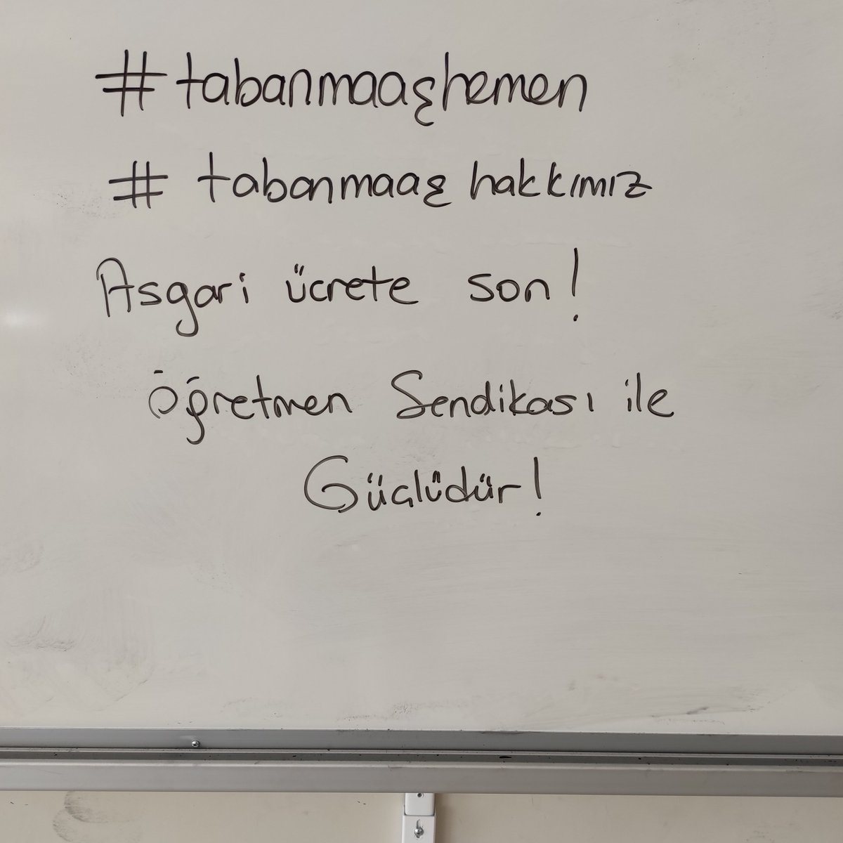 Sabır taşı çatlayacak, öğretmenler çağlayacak, patladı ha patlayacak öfkemiz vardır bizim! #tabanmaaşhemen 
#15EkimdeAnkaradayız 
#ogretmenlersusmayacak