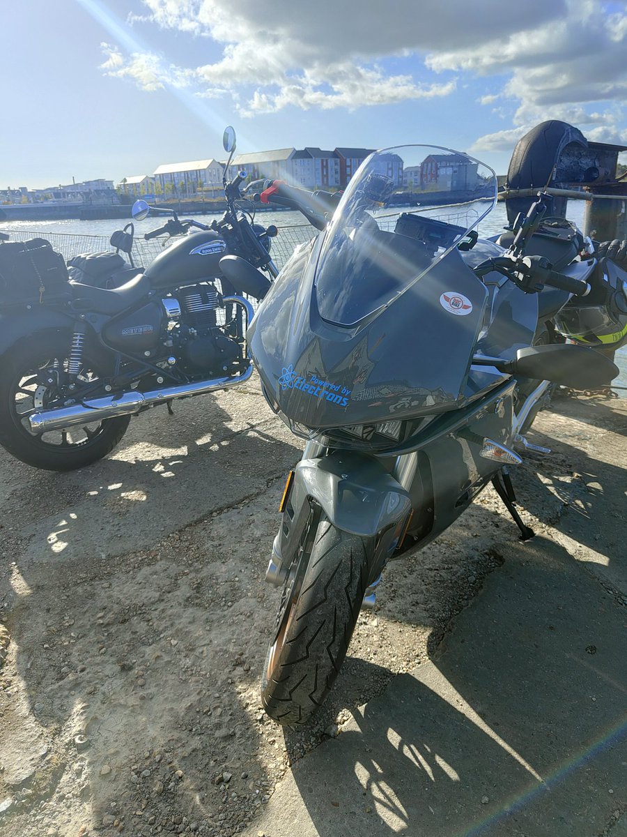 I spent a couple of hours at SBomb Vintage Cafe, Poole and my <a href="/ZeroMC/">Zero Motorcycles</a> SR/S attracted quite a bit of interest. Questions ranged from the usual range/charge time/weight/cc equivalent to "Does it wheelie?" 😂
#electricmotorcycle
<a href="/JM_Electrobikes/">J&M Electrobikes Swindon</a> <a href="/The_PlugSeeker/">The PlugSeeker - 🇺🇦</a> <a href="/MusingsEv/">THE EV MUSINGS PODCAST</a>