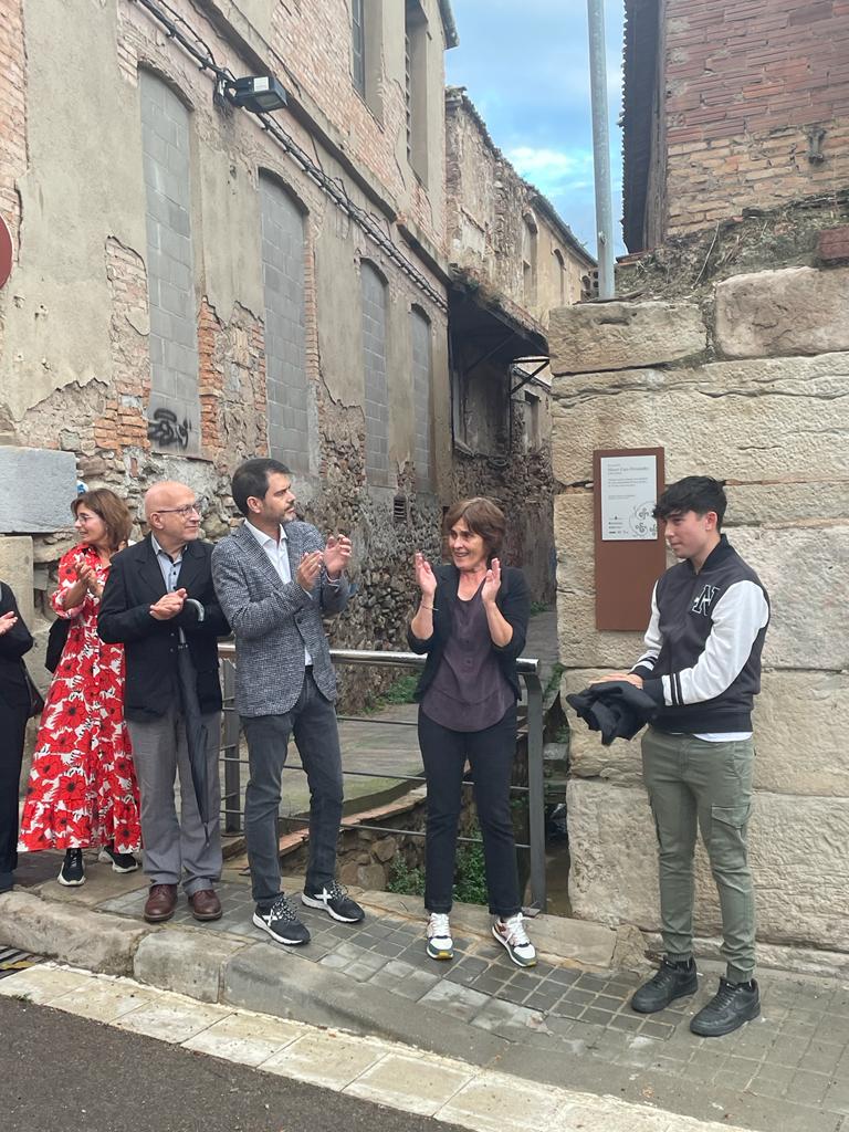 En Manel Caro va ser una activista social i cultural del barri del Rec. Avui en les jornades europees de patrimoni, amb la seva família i amics, l'hem recordat 10 anys després de la seva mort.