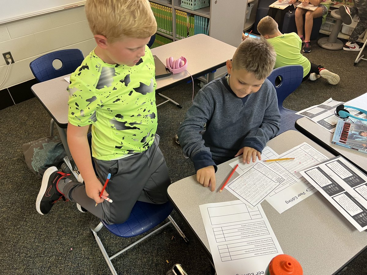 MrsAndersenGL's tweet photo. Peer editing and publishing our writing on @FlipgridEvents to share with families! #gogulllake #glcsryan https://t.co/TCwJMBy6Qz