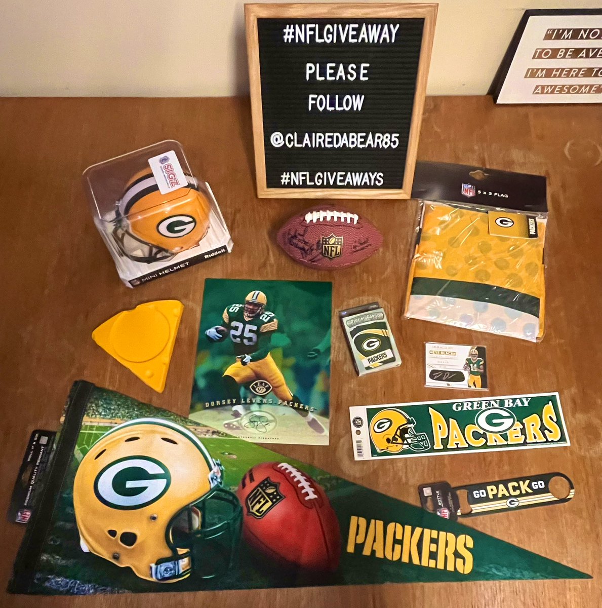 clairedabear85's tweet image. #GoPackGo #NFLGIVEAWAY For a chance to win this prize full of Cheesy #SWAG &amp;amp; 3 #SIGNED items You MUST b following @clairedabear85 &amp;amp; RT this link. This #Giveaway will run till 14/10 &amp;amp; is open 2 ALL #NFL fans globally #PackEverywhere #PackWatch #Packerslondon #CheeseHeads #Packers
