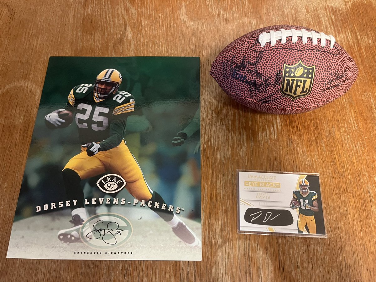 clairedabear85's tweet image. #GoPackGo #NFLGIVEAWAY For a chance to win this prize full of Cheesy #SWAG &amp;amp; 3 #SIGNED items You MUST b following @clairedabear85 &amp;amp; RT this link. This #Giveaway will run till 14/10 &amp;amp; is open 2 ALL #NFL fans globally #PackEverywhere #PackWatch #Packerslondon #CheeseHeads #Packers