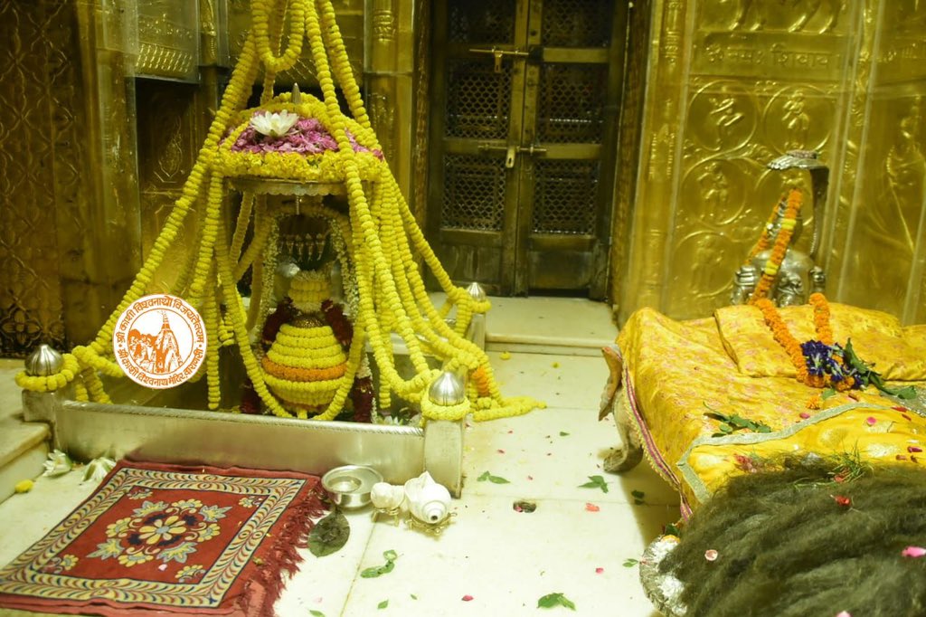 ShriVishwanath's tweet photo. आज दिनाँक 08-10-2022 को श्री काशी विश्वनाथ मंदिर के शयन आरती के दर्शन।

#ShriKashiVishwanath #Shiv #Mahadev #Baba #ShyanAarti #Temple #Trust #Nyas  #Jyotirlinga #darshan #blessings #Varanasi #Kashi #VishwanathDham #corridor https://t.co/Tr7qZFstRs