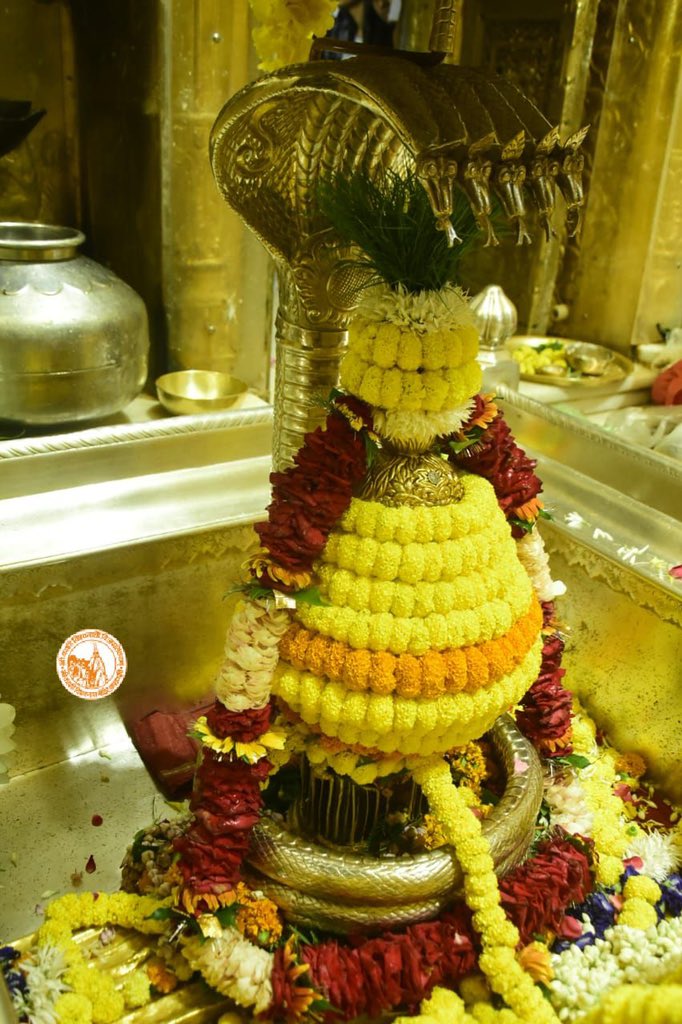 ShriVishwanath's tweet photo. आज दिनाँक 08-10-2022 को श्री काशी विश्वनाथ मंदिर के शयन आरती के दर्शन।

#ShriKashiVishwanath #Shiv #Mahadev #Baba #ShyanAarti #Temple #Trust #Nyas  #Jyotirlinga #darshan #blessings #Varanasi #Kashi #VishwanathDham #corridor https://t.co/Tr7qZFstRs