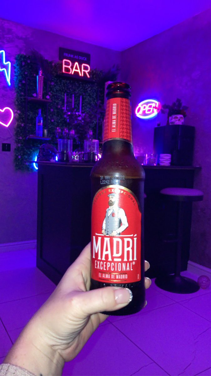 helafos's tweet photo. Cheers to the weekend 🍻 https://t.co/tV8oWY1MG8