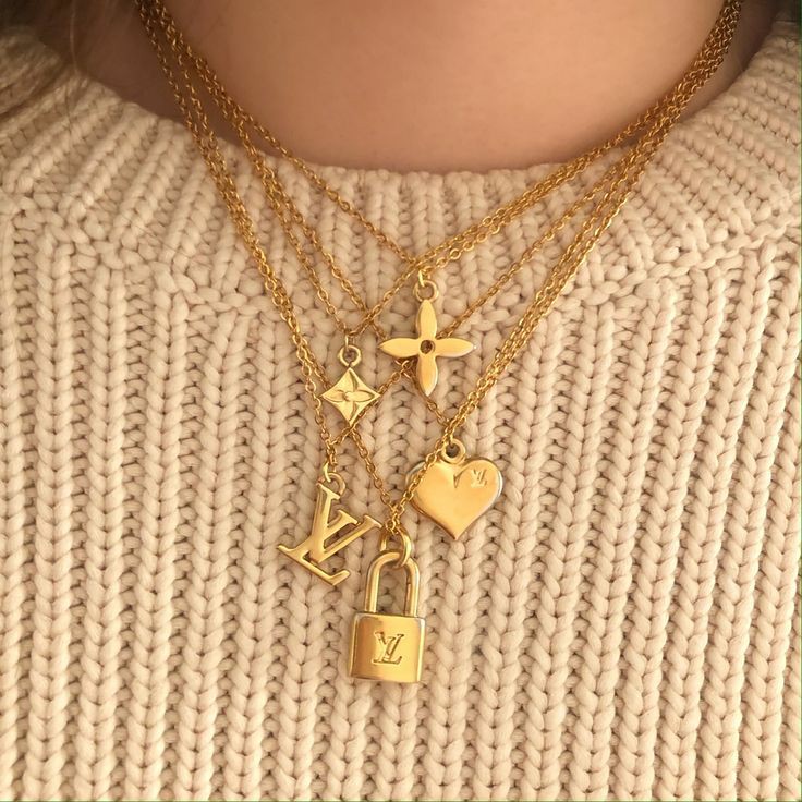 Outfit_Luxy's tweet photo. Louis Vuitton Necklace https://t.co/Orjp93l1Yh