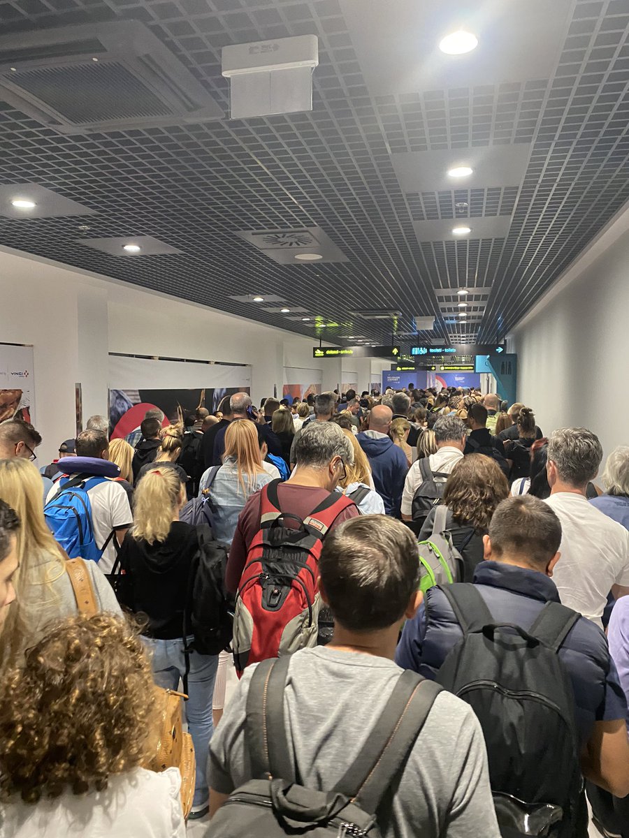 BG aerodrom večeras