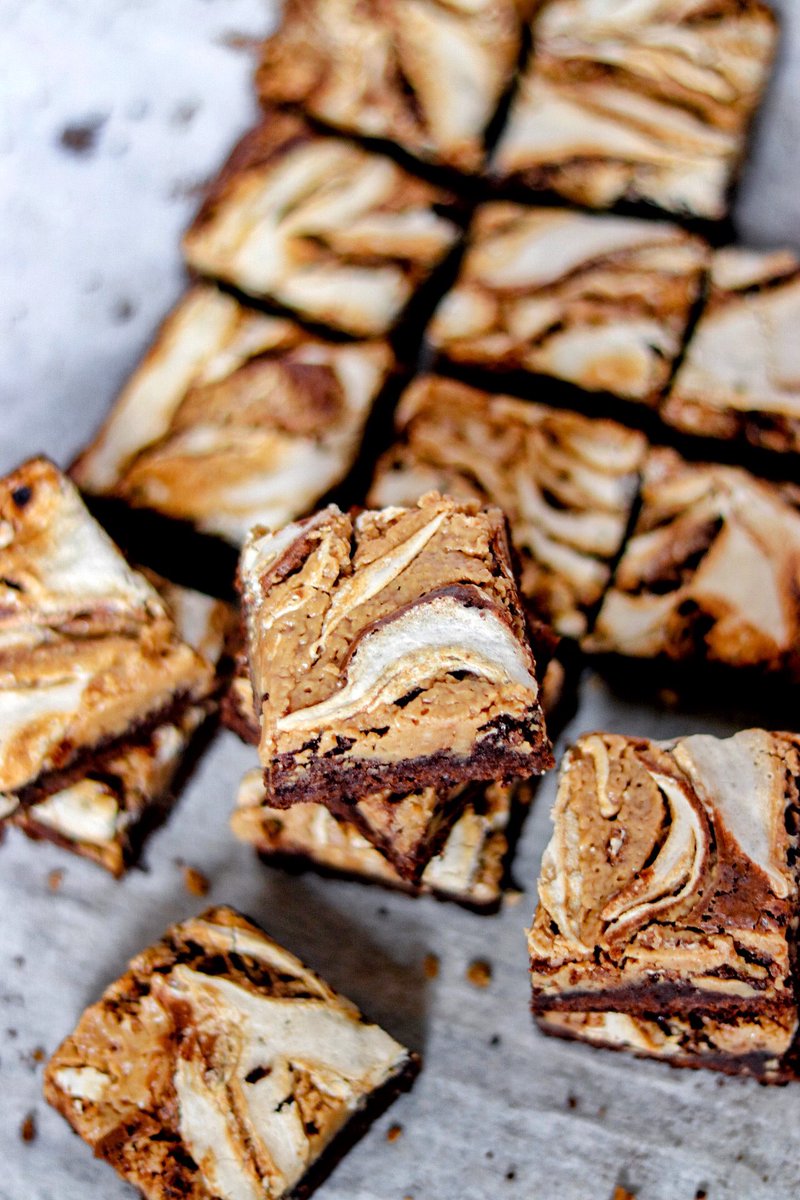 fabeveryday's tweet image. Today is #NationalFluffernutterDay! In homage to the fluffernutter, I made a variation of my classic foolproof brownies recipe with a lovely marshmallow fluff and peanut butter marbled topping!

🍫🥜 Get recipe: fabeveryday.com/2021/03/fluffe…
📍 Pin for later: pinterest.com/pin/1475633252…