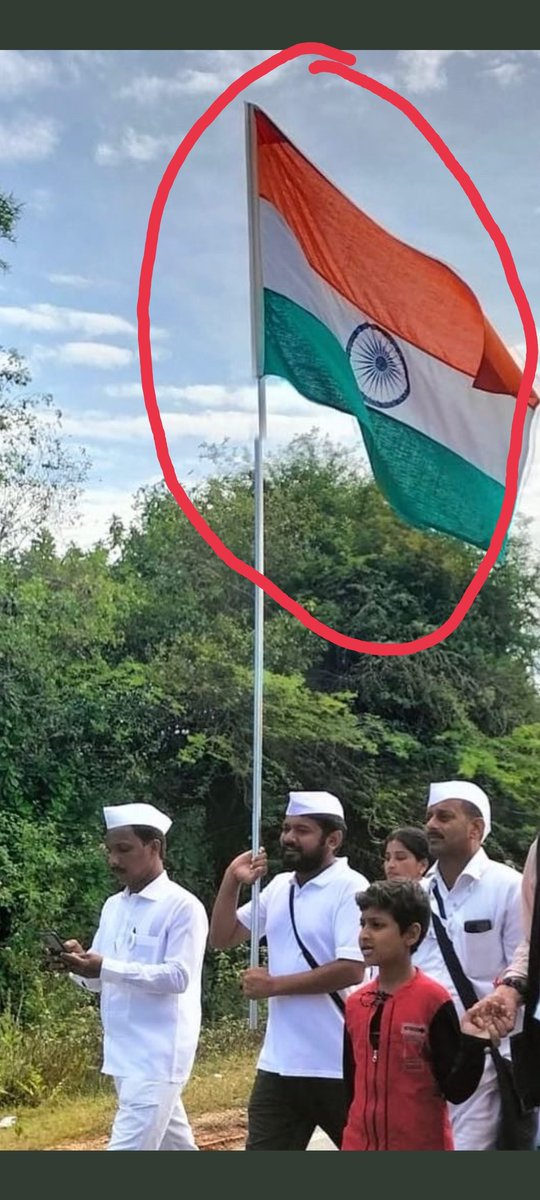 aananthum's tweet photo. @kanhaiyakumar काहे यहाँ @INCIndia का झंडा था क्या जो एडिट कर के भारत का लगा दिए हो, बड़े टोपी बाज आदमी हो यार तुम https://t.co/kIyLWkvuEW