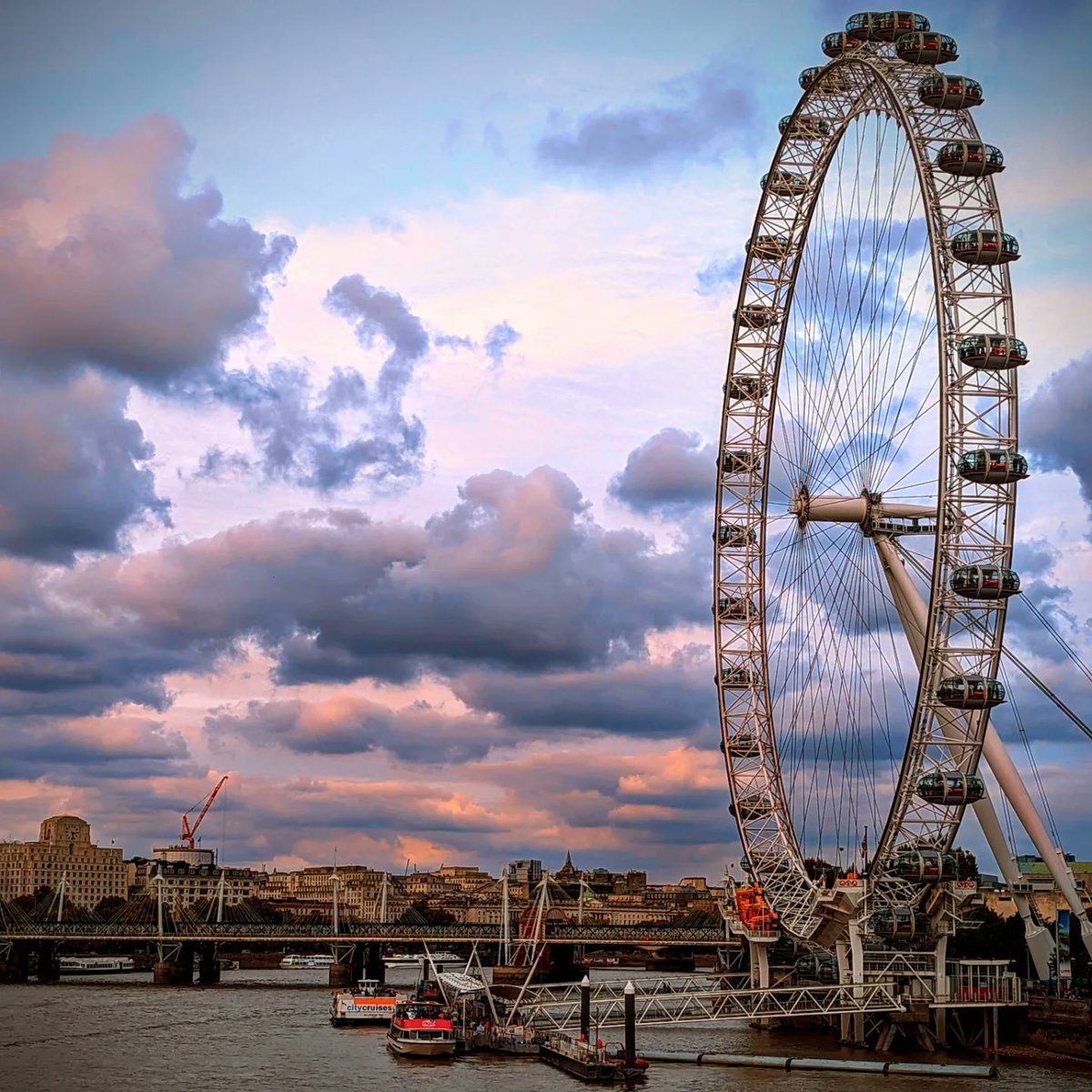 RakitaMode's tweet photo. A few clicks from the short stop at #London. @visitlondon @TravelersLondon
#TowerBridge
#BigBen w/ #BlackTaxiCab and #Redbus in forefront on #WestminsterBridge
#LondonEye
#RedTelephoneBooth https://t.co/LHkXWjC6IV