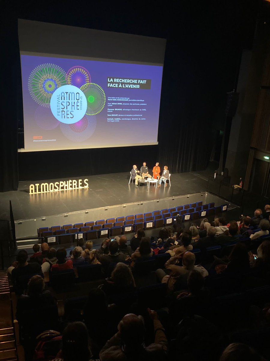 FFatmospheres's tweet photo. #tabletonde en #live La Recherche fait face à l’AVENIR “Aujourd’hui on n’a pas une définition de la vie, on en a 1…2…3 On ne sait pas ce qu'est la vie” Nathalie Cabrol. Retrouvez toutes les rencontres en replay sur notre chaîne YT https://t.co/AMooiEWgFJ https://t.co/pBJGitV80p