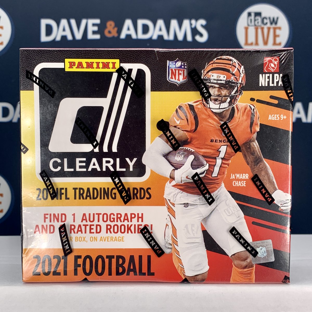 dacardworld's tweet image. 🚨 NFL Week 5 Giveaway 🚨

One randomly selected winner will receive this 2021 Panini Donruss Clearly Football Hobby Box!

To Enter:
• Retweet &amp;amp; like this tweet
• Follow us
• Tag a friend 

Winner will be announced from all Twitter &amp;amp; FB entries on Monday (10/10)!

Good Luck 🏈