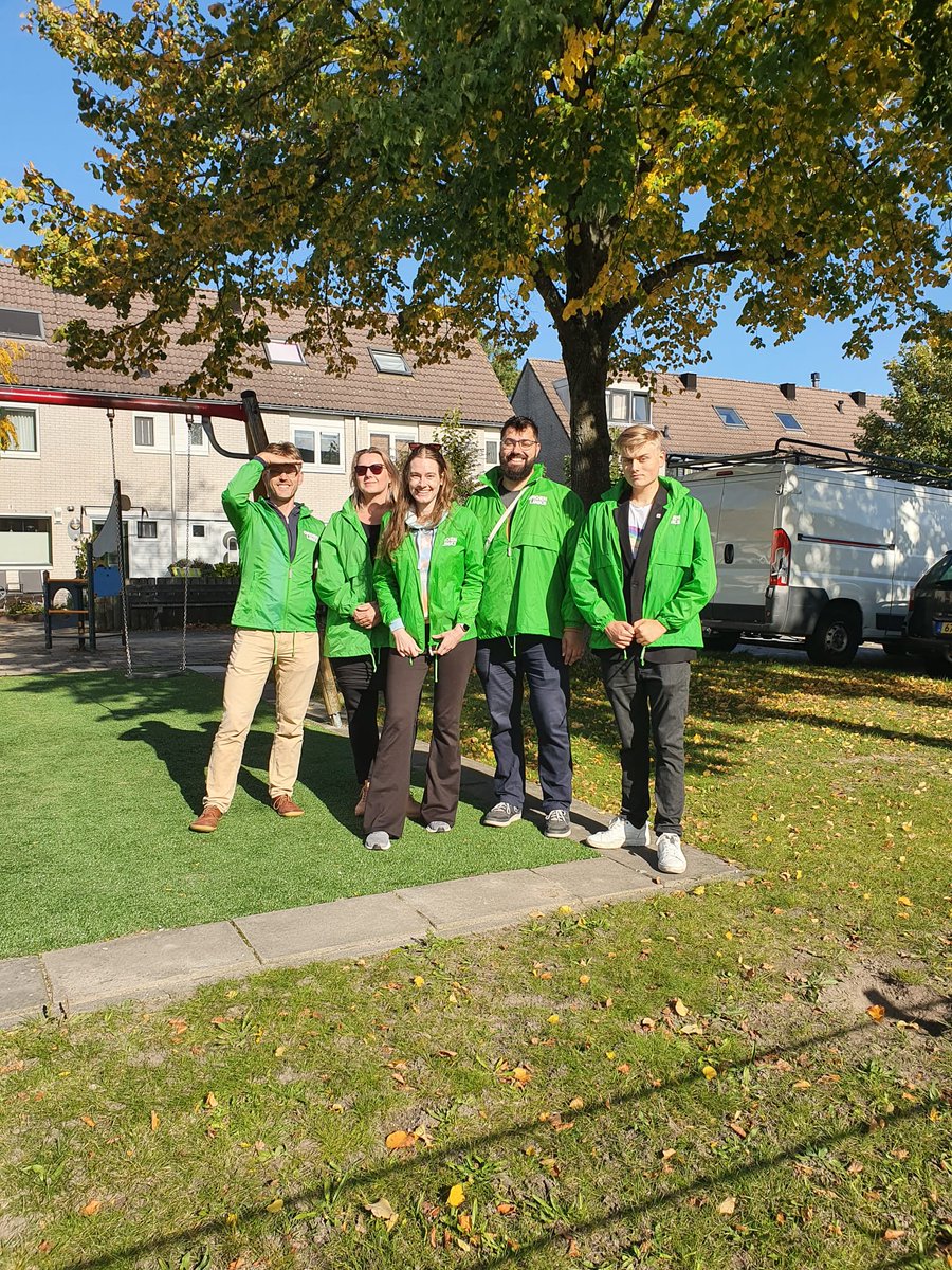 In #almere ging #GroenLinks vandaag in gesprek met inwoners over hun stad. Wat vinden ze belangrijk en wat kan er beter? 

Waardevolle gesprekken en ook nog eens geluk met het mooie nazomerweer☀️🍀