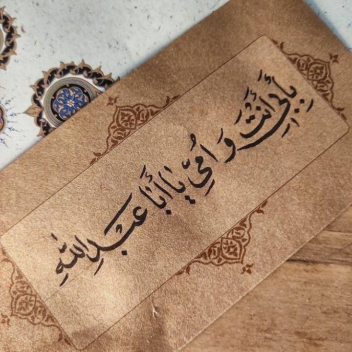 Nadaashamary's tweet photo. الإسلام يتساوى فيها جميع الناس، وفي سيرة الإمام الحسين عليه السلام نجد أن الإمام في معركة كربلاء أكد على هذه الحقيقة؛

🍃 فنجد أنه وضع خده الشريف على خد ذلك العبد الأسود جون مولى أبي ذر الغفاري، ووضع خده على خد ذلك الغلام التركي واضح بن أسلم، وهو نفس الفعل الذي https://t.co/MOYQKAePlk