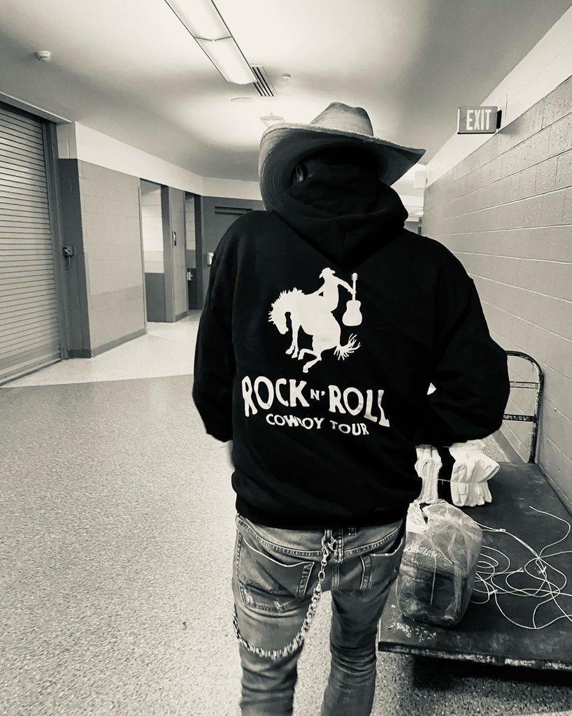 Jason_Aldean's tweet photo. Michigan bound! See ya tonite Grand Rapids. https://t.co/B11fybIVsC
