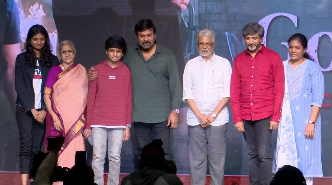 The proud family of #EditorMohan garu and @jayam_mohanraja with the one and only Megastar @KChiruTweets from the #GodFather Blockbuster success meet! Watch live! - youtu.be/rF2ohTvDgiQ #BlockbusterGodfather 🔥 @BeingSalmanKhan #Nayanthara @ActorSatyaDev @MusicThaman