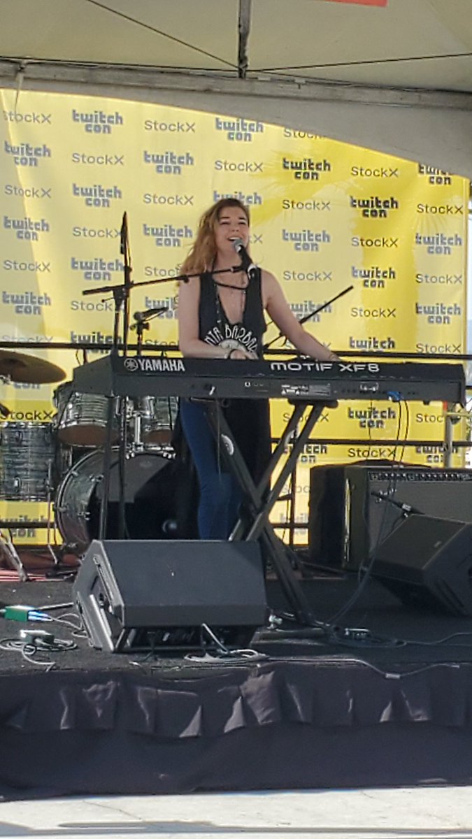 From her #Twitch channel to the Twitch stage! <a href="/marinav/">marinav</a> is live now at Kappa Cabana at #TwitchCon2022 
#TwitchCon